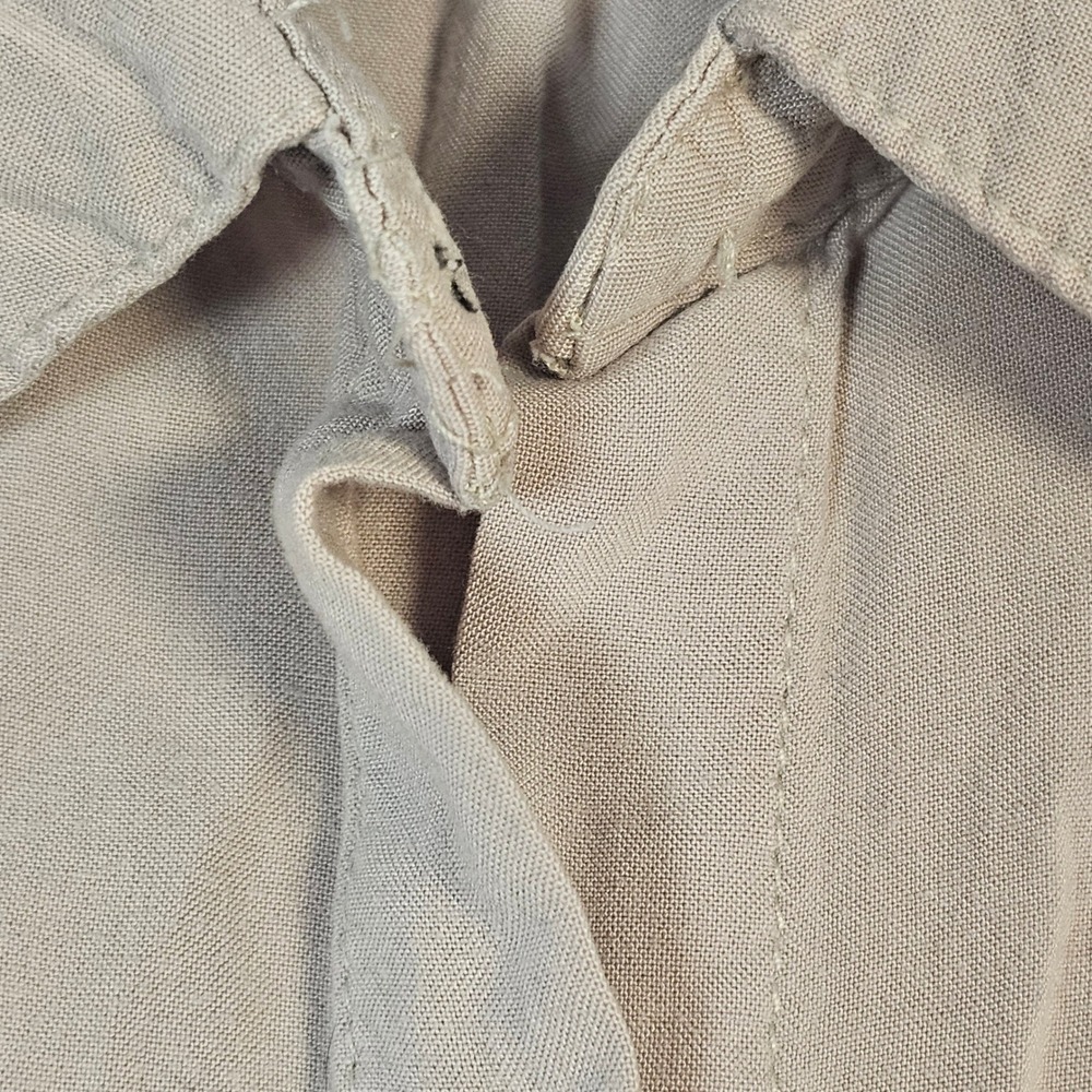 Rue21 Womens Sleeveless Button Down Top Tan Rayon Utility Shirt Size Medium - Picture 3 of 6